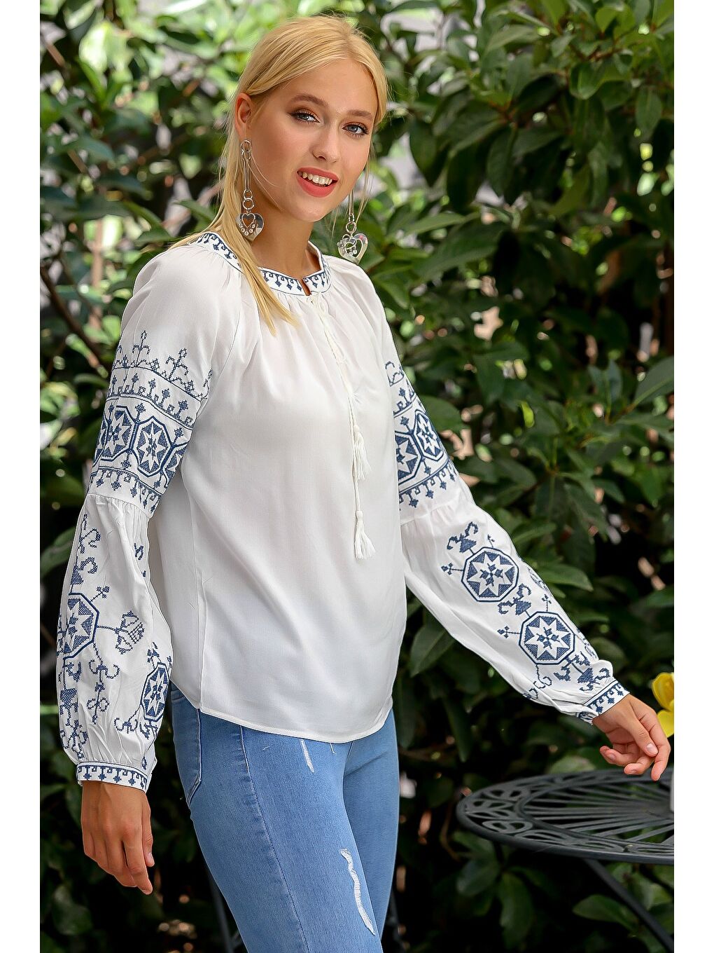 Chiccy Kadın Beyaz Selanik Kanaviçe Nakışlı Balon Kol Püskül Bağlamalı Dokuma Bluz M10010200BL94901 - 3