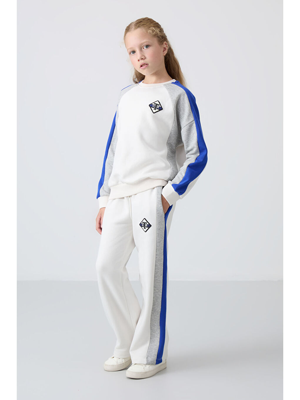 Ekru Pamuklu İçi Tüylü Yumuşak Dokulu Standart Fit Baskılı Kız Çocuk Eşofman Takım - 75165-1