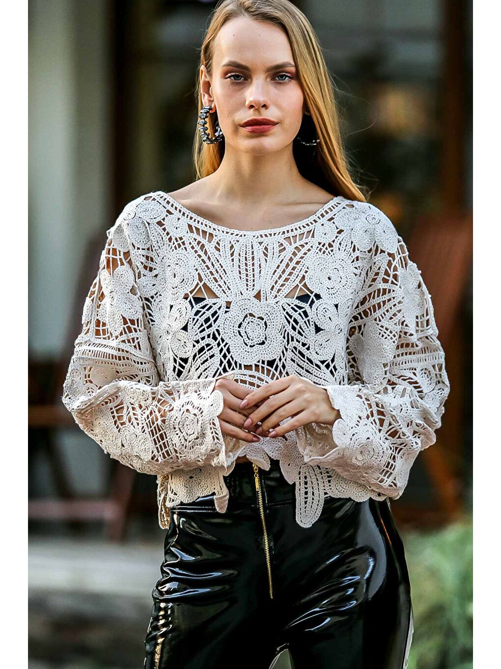 Bej Vintage çiçek motifli tığ örgü bluz-1