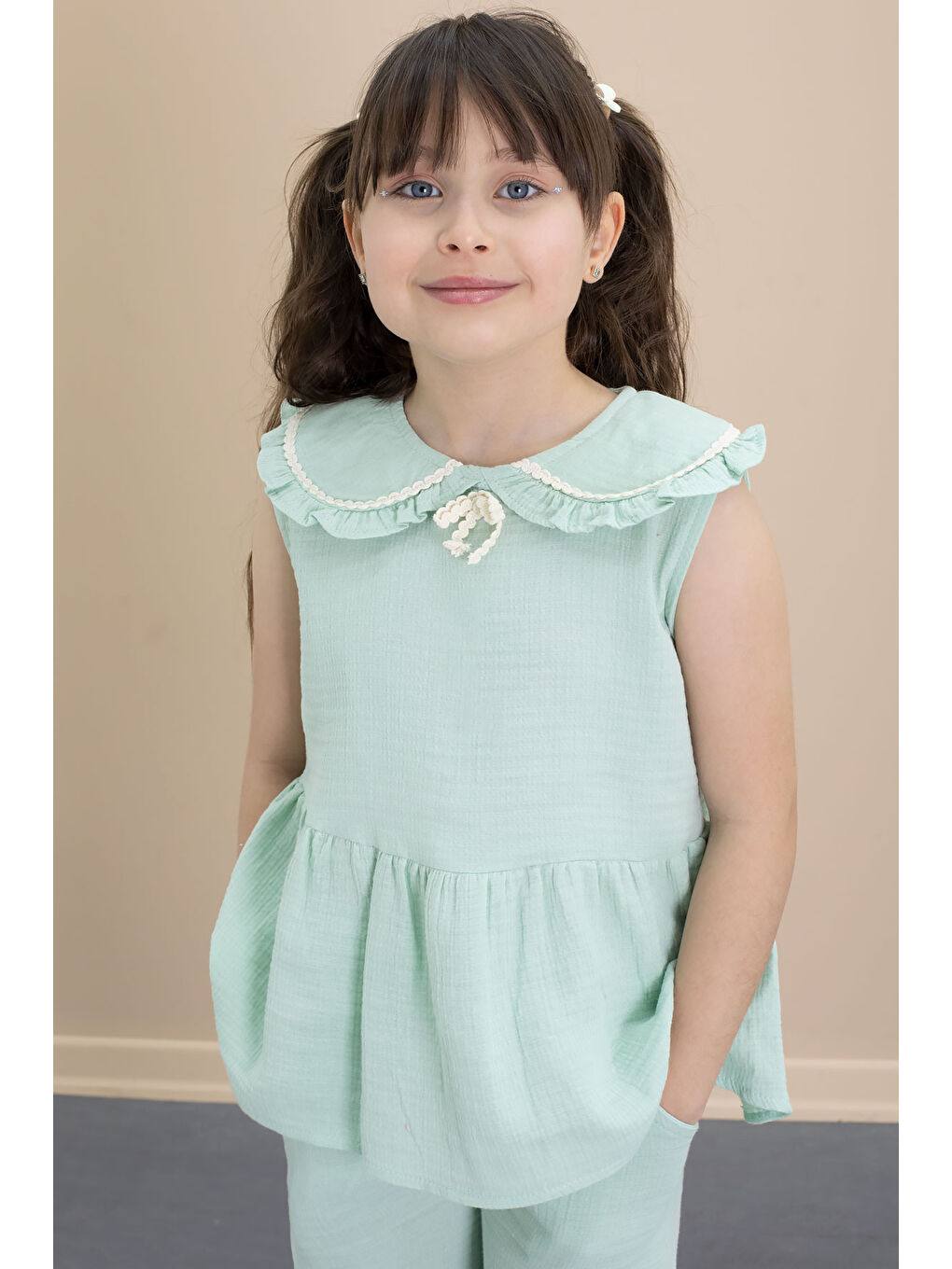 Yeşil Sıfır Kol Bebe Yaka Bluzlu Pantolonlu Kız Çocuk 2li Takım 21032-1