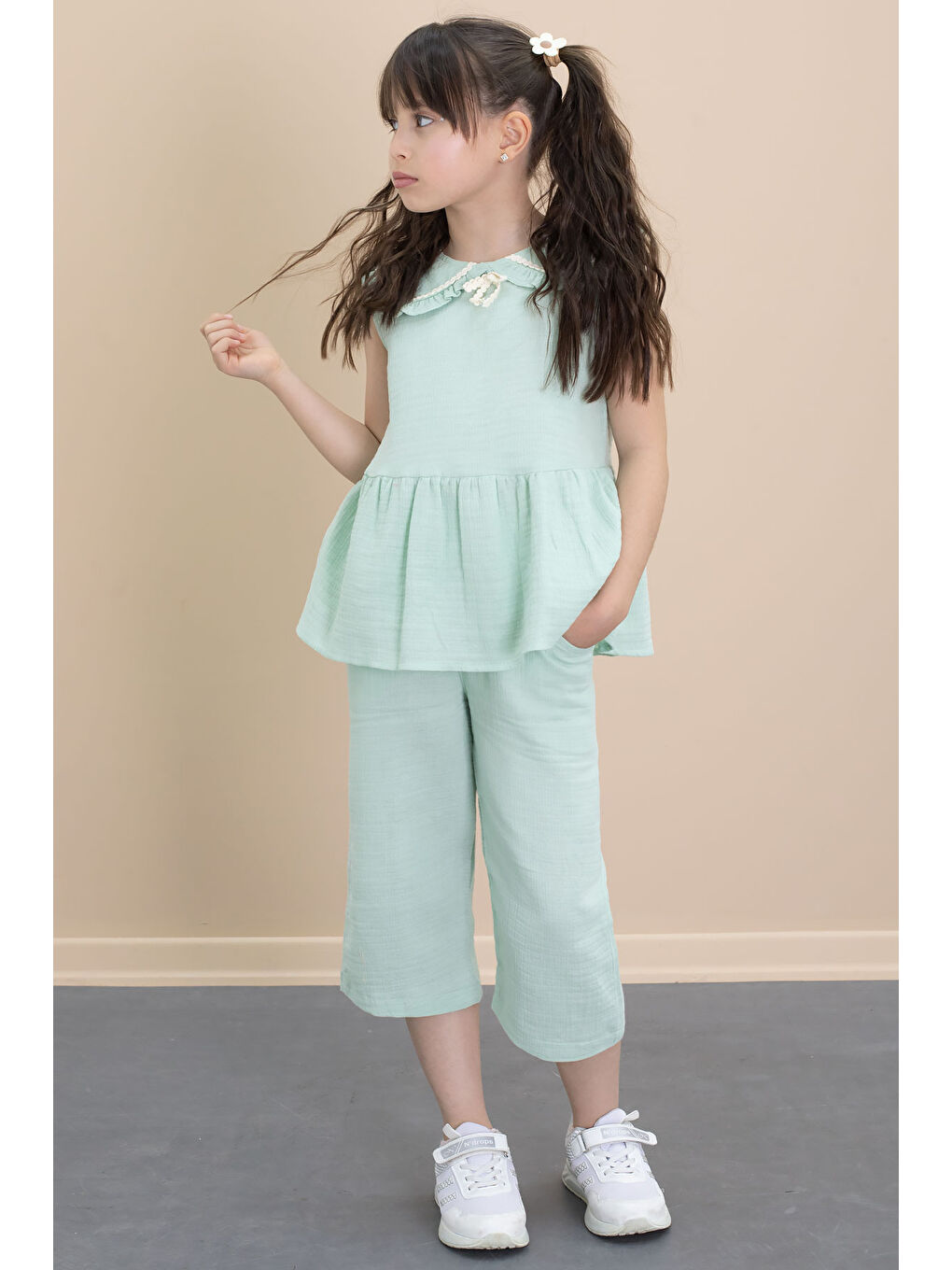 Yeşil Sıfır Kol Bebe Yaka Bluzlu Pantolonlu Kız Çocuk 2li Takım 21032-2
