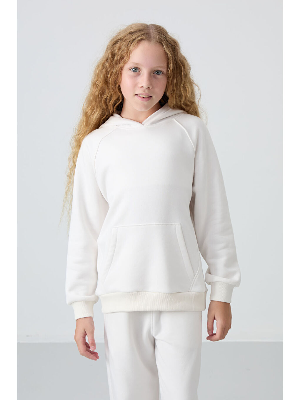 Ekru Pamuklu İçi Tüylü Yumuşak Dokulu Standart Fit Nakışlı Kız Çocuk Eşofman Takım - 75162-5