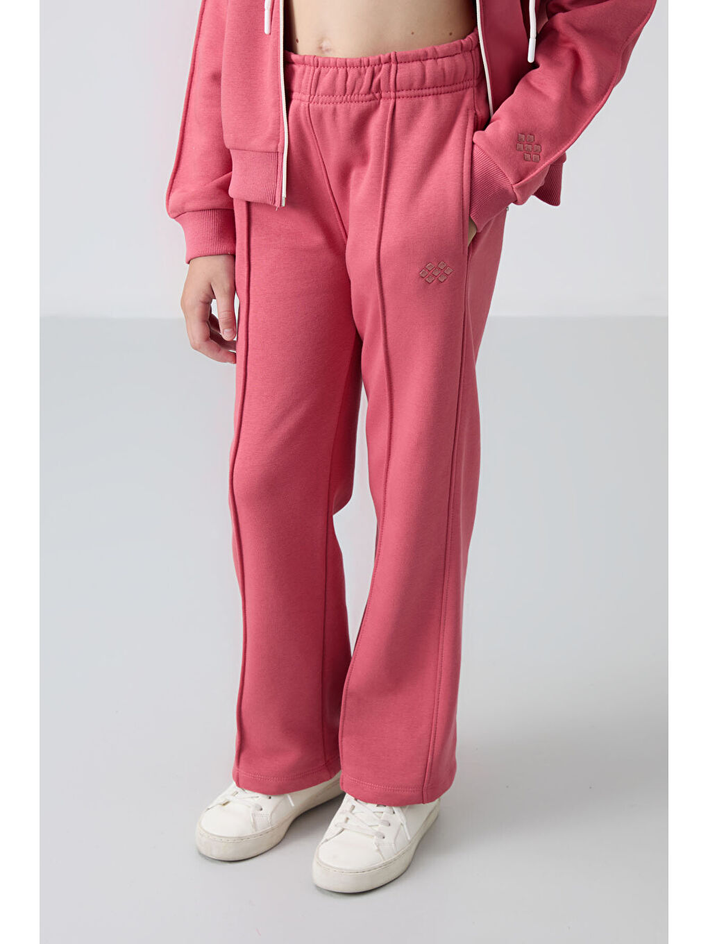 Pembe Yaban Gülü Pamuklu İçi Tüylü Yumuşak Dokulu Standart Fit Nakışlı Kız Çocuk Eşofman Takım - 75161-2