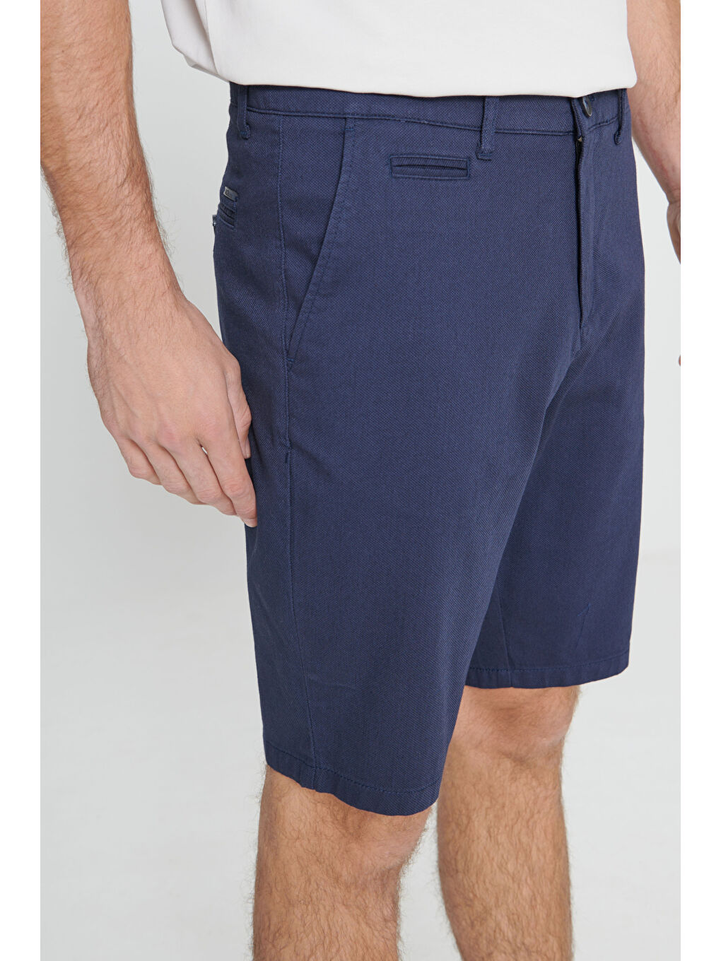 Erkek Lacivert Slim Fit Dar Kesim Yan Cepli Armürlü Şort-3