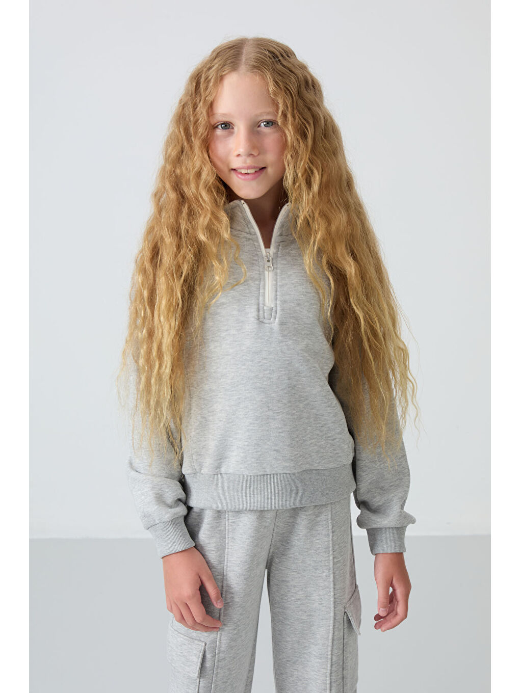 Gri Melanj Pamuklu İçi Tüylü Yumuşak Dokulu Standart Fit Nakışlı Kız Çocuk Eşofman Takım - 75159-3