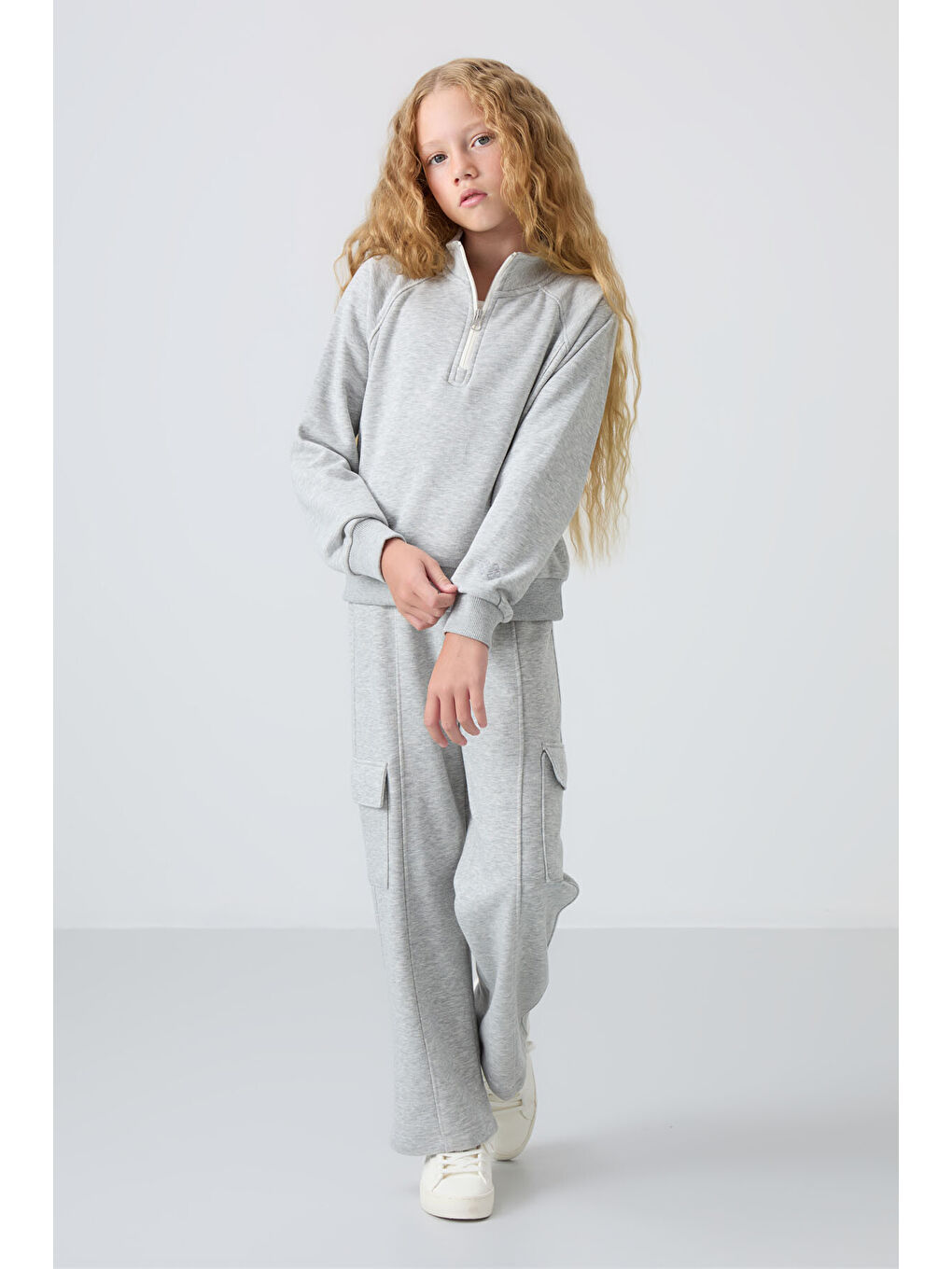 Gri Melanj Pamuklu İçi Tüylü Yumuşak Dokulu Standart Fit Nakışlı Kız Çocuk Eşofman Takım - 75159-7