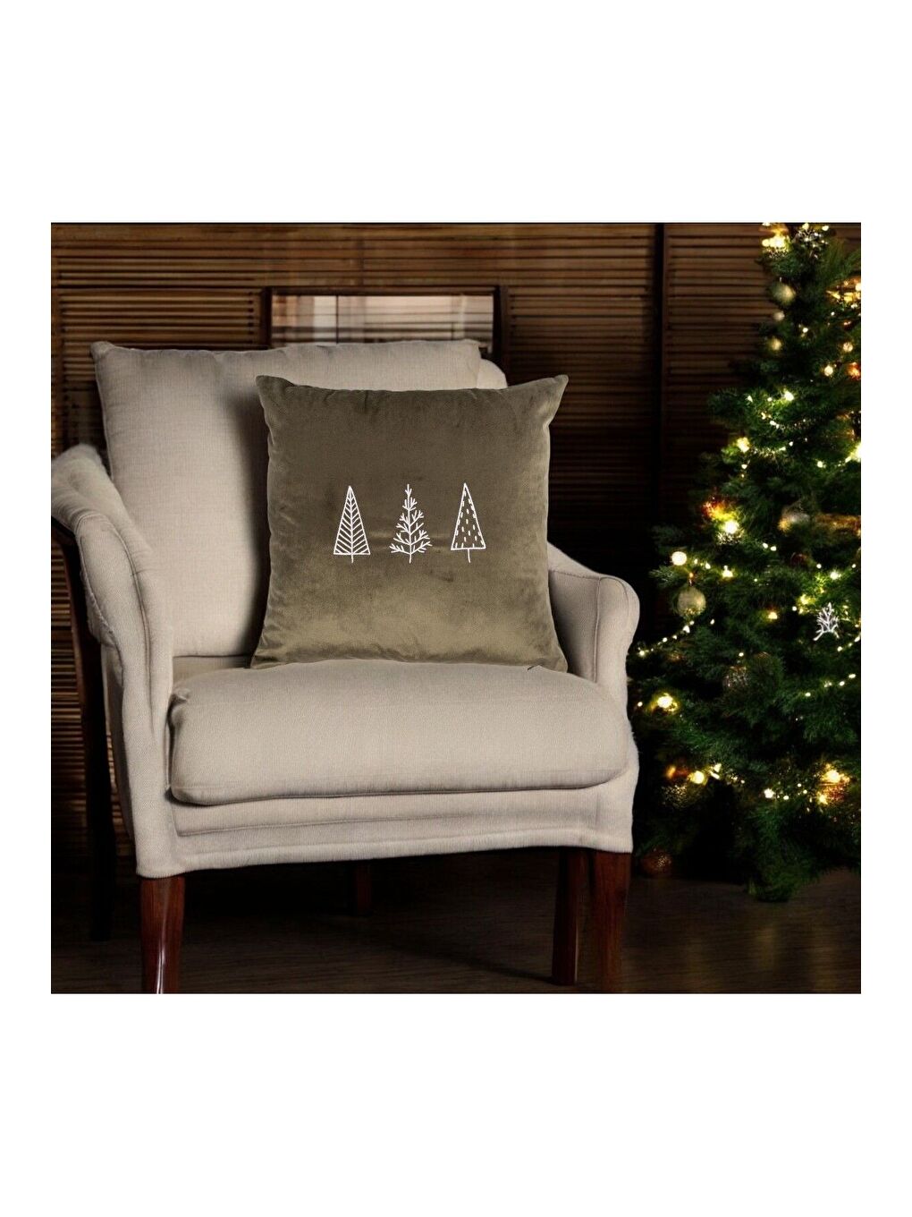 Yeşil Yılbaşı Kırlent Kılıfı Haki Zemin  Çam Ağacı Noel Yeni Yıl Desenli 43X43
