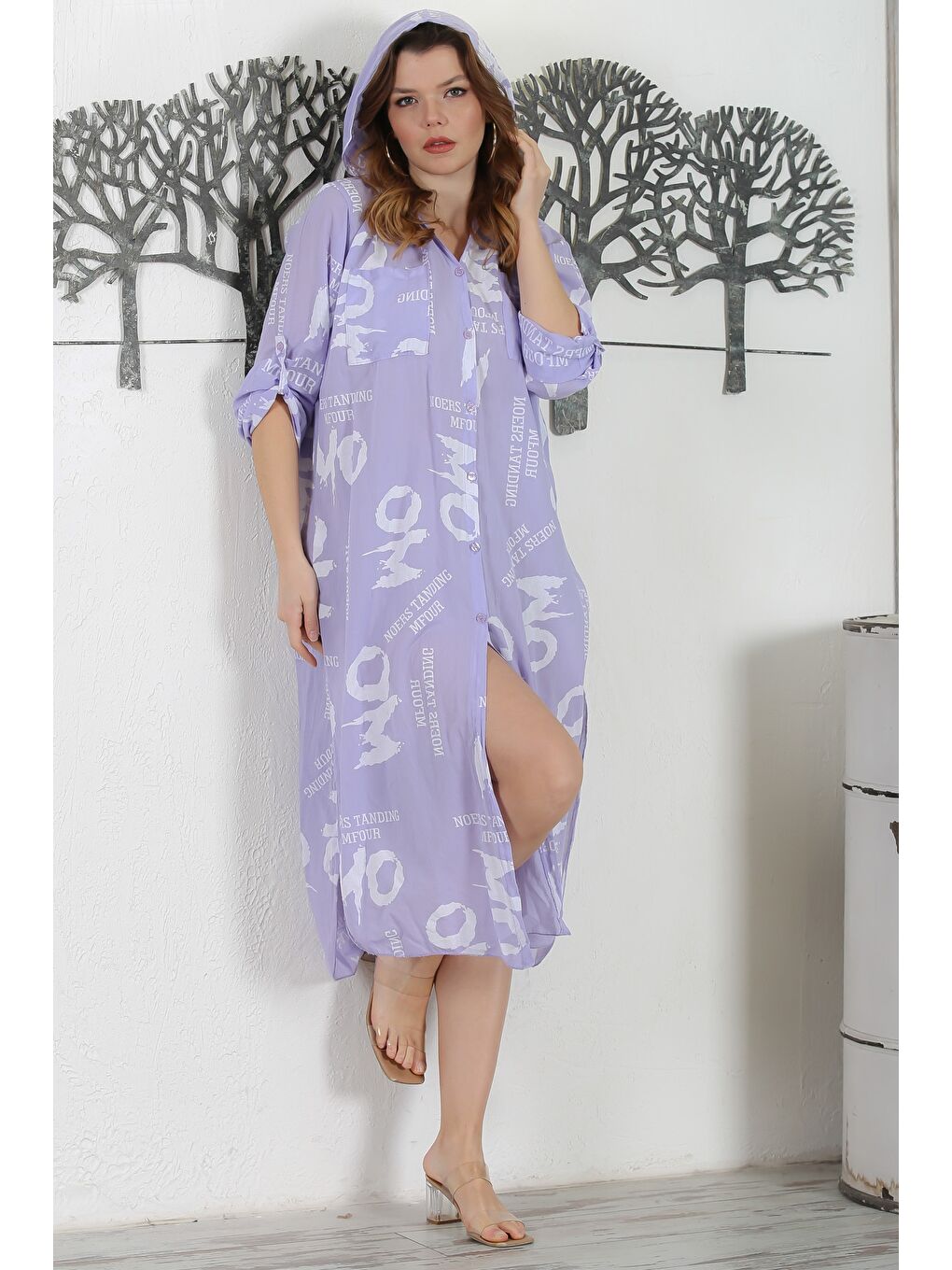 İtalyan Lila Kapüşonlu Düğmeli Uzun Kollu Çift Cepli Yırtmaçlı Allover Baskılı Dokuma Elbise-1