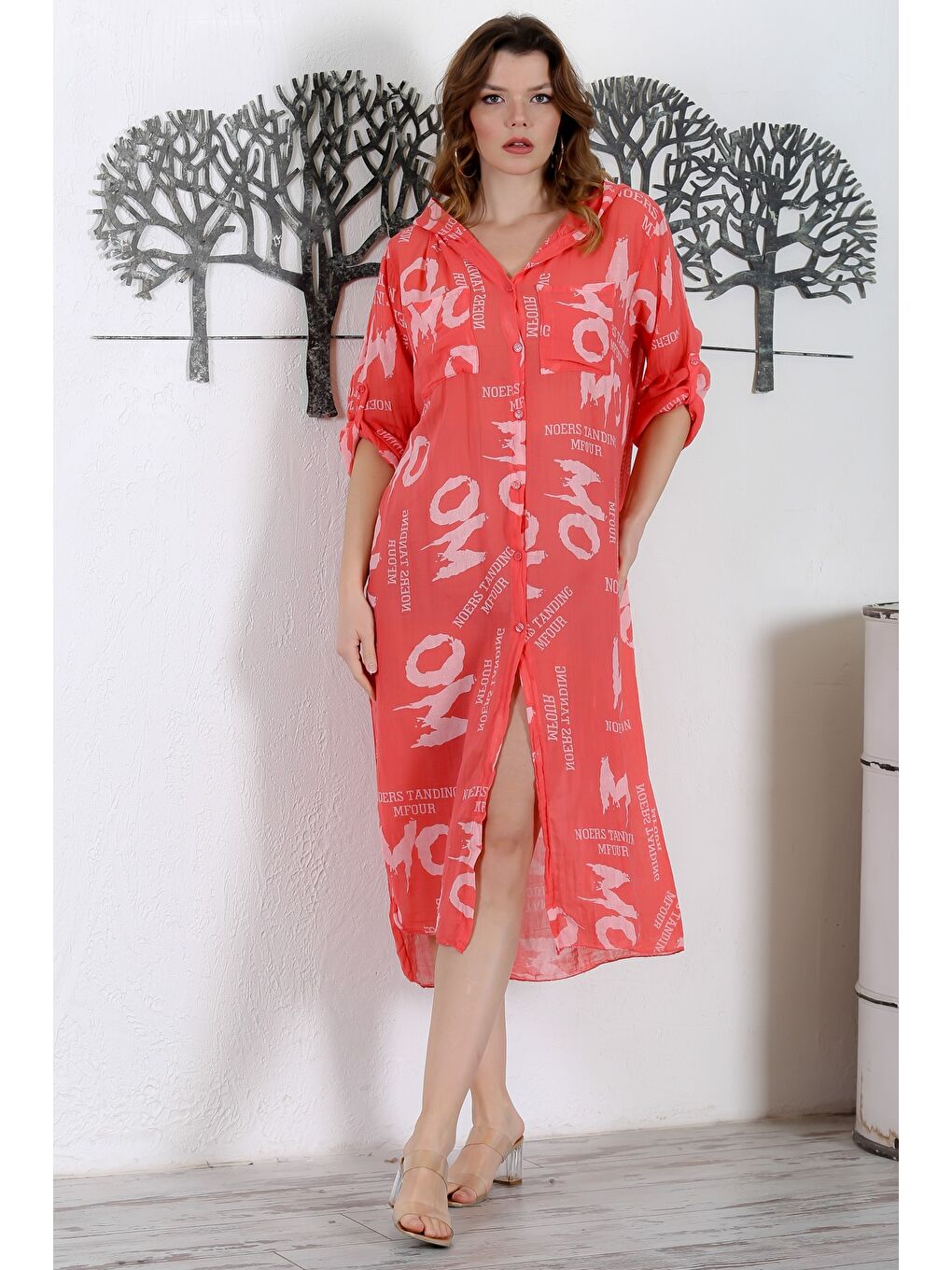 Kırmızı İtalyan Nar Rengi Kapüşonlu Düğmeli Uzun Kollu Çift Cepli Allover Baskılı Dokuma Elbise 130 65-2