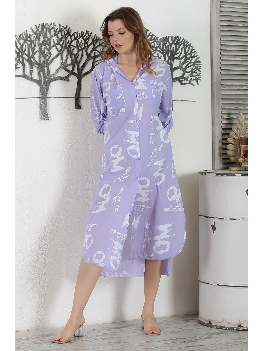 İtalyan Lila Kapüşonlu Düğmeli Uzun Kollu Çift Cepli Yırtmaçlı Allover Baskılı Dokuma Elbise-5