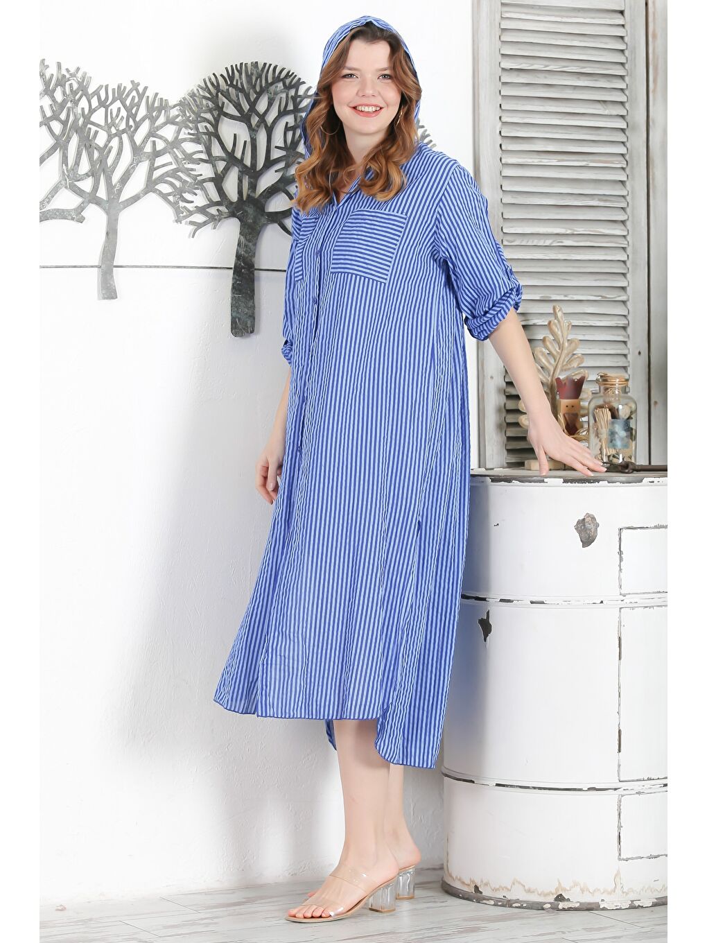 İtalyan Deniz Mavisi Kapüşonlu Düğmeli Uzun Kollu Çizgili Çift Cepli Yırtmaçlı Dokuma Elbise 130 65-1