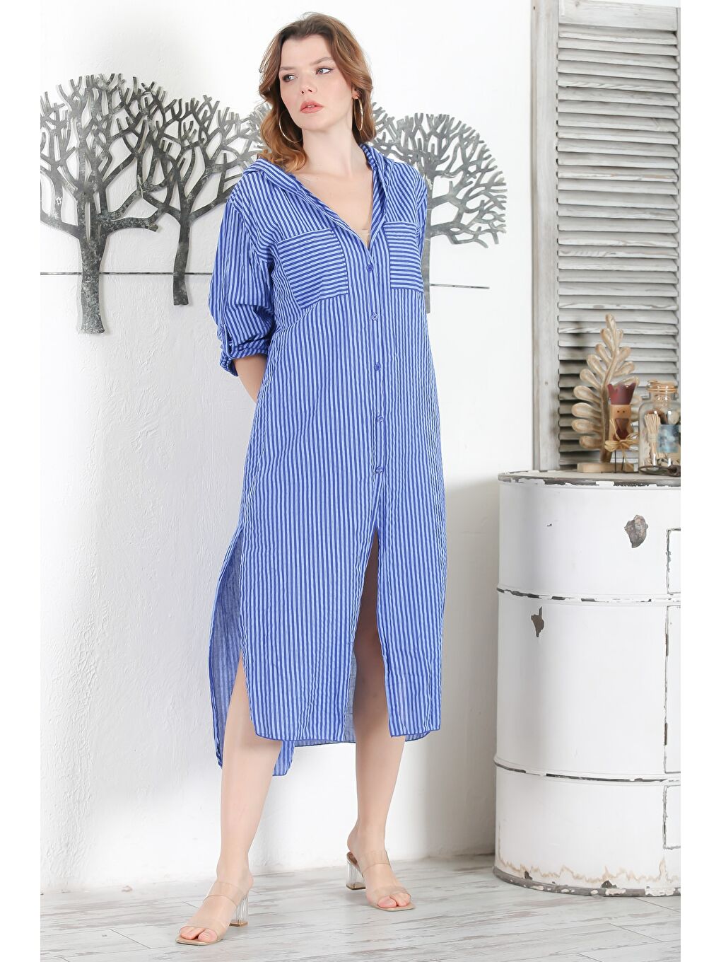 İtalyan Deniz Mavisi Kapüşonlu Düğmeli Uzun Kollu Çizgili Çift Cepli Yırtmaçlı Dokuma Elbise 130 65-2