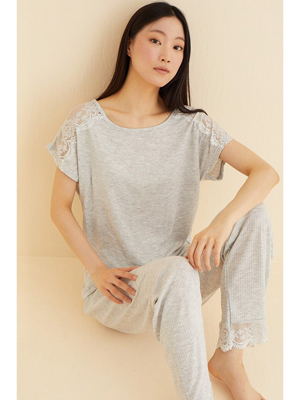 Gri Dantel Detaylı Soft Touch İnce Örme Pijama Takım