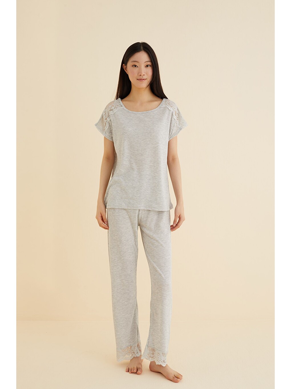 Gri Dantel Detaylı Soft Touch İnce Örme Pijama Takım-1