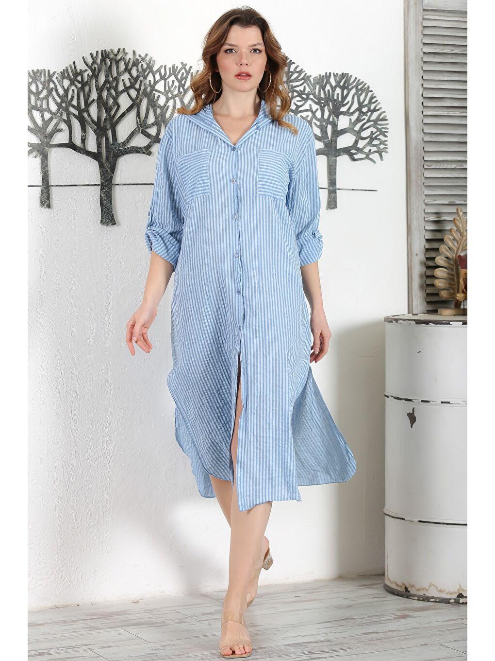 İtalyan Beyaz Mavi Kapüşonlu Düğmeli Uzun Kollu Çizgili Çift Cepli Yırtmaçlı Dokuma Elbise 130 65-4