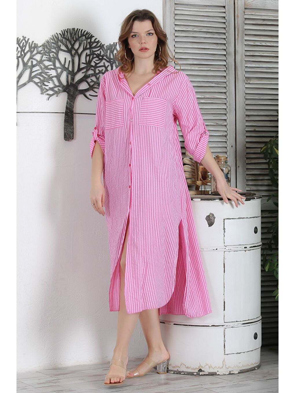 İtalyan Beyaz Pembe Kapüşonlu Düğmeli Uzun Kollu Çizgili Çift Cepli Yırtmaçlı Dokuma Elbise 130 65-6