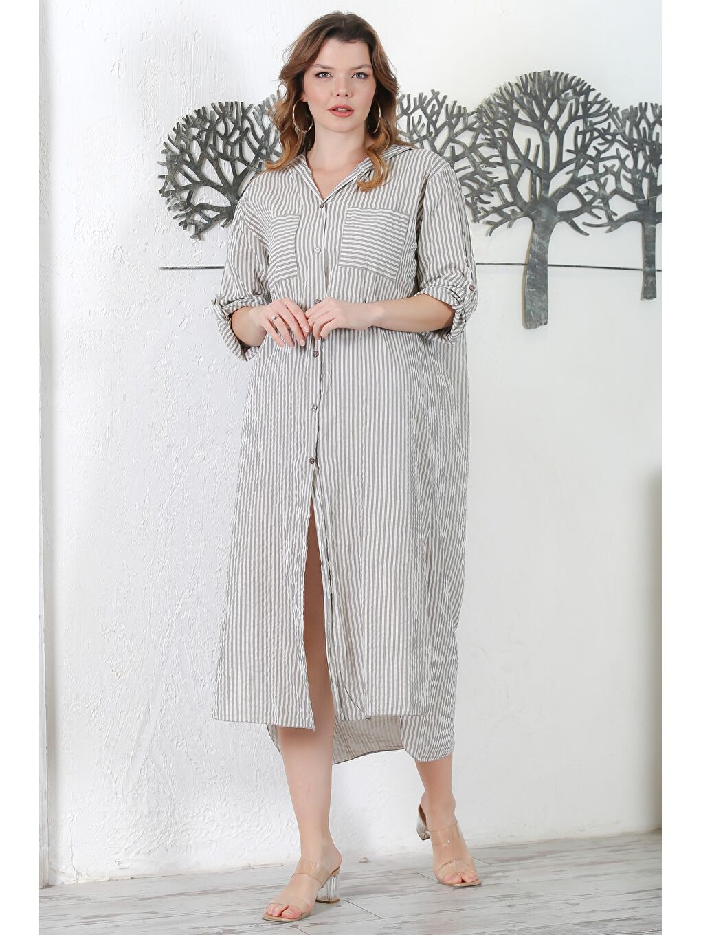 Kahverengi İtalyan Açık Kahve Kapüşonlu Düğmeli Uzun Kollu Çizgili Çift Cepli Yırtmaçlı Dokuma Elbise 130 65-3