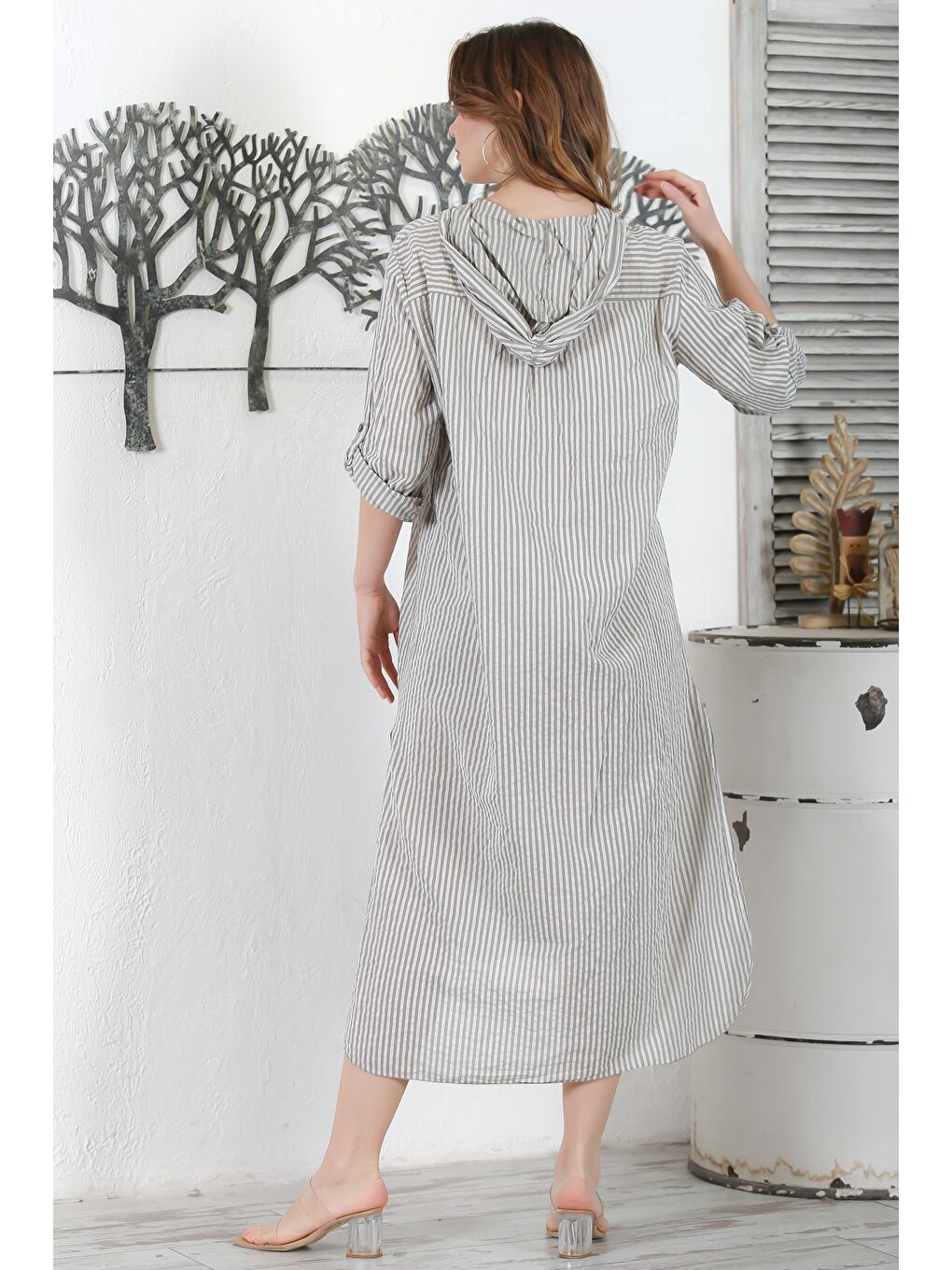 Kahverengi İtalyan Açık Kahve Kapüşonlu Düğmeli Uzun Kollu Çizgili Çift Cepli Yırtmaçlı Dokuma Elbise 130 65-6