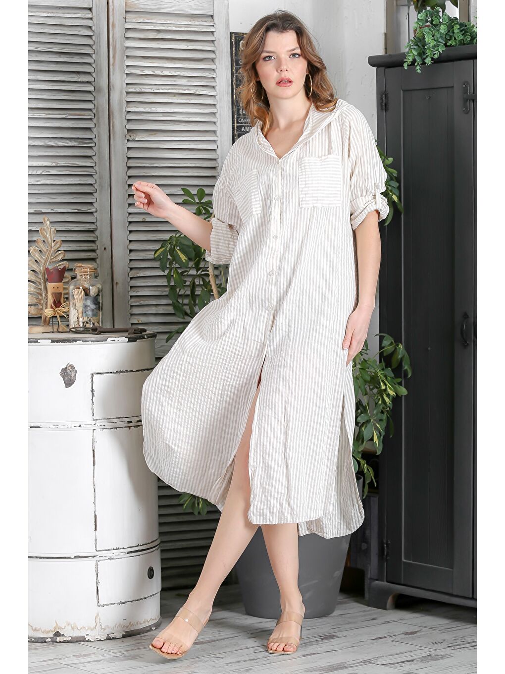 İtalyan Beyaz Bej Kapüşonlu Düğmeli Uzun Kollu Çizgili Çift Cepli Yırtmaçlı Dokuma Elbise 130 65-2