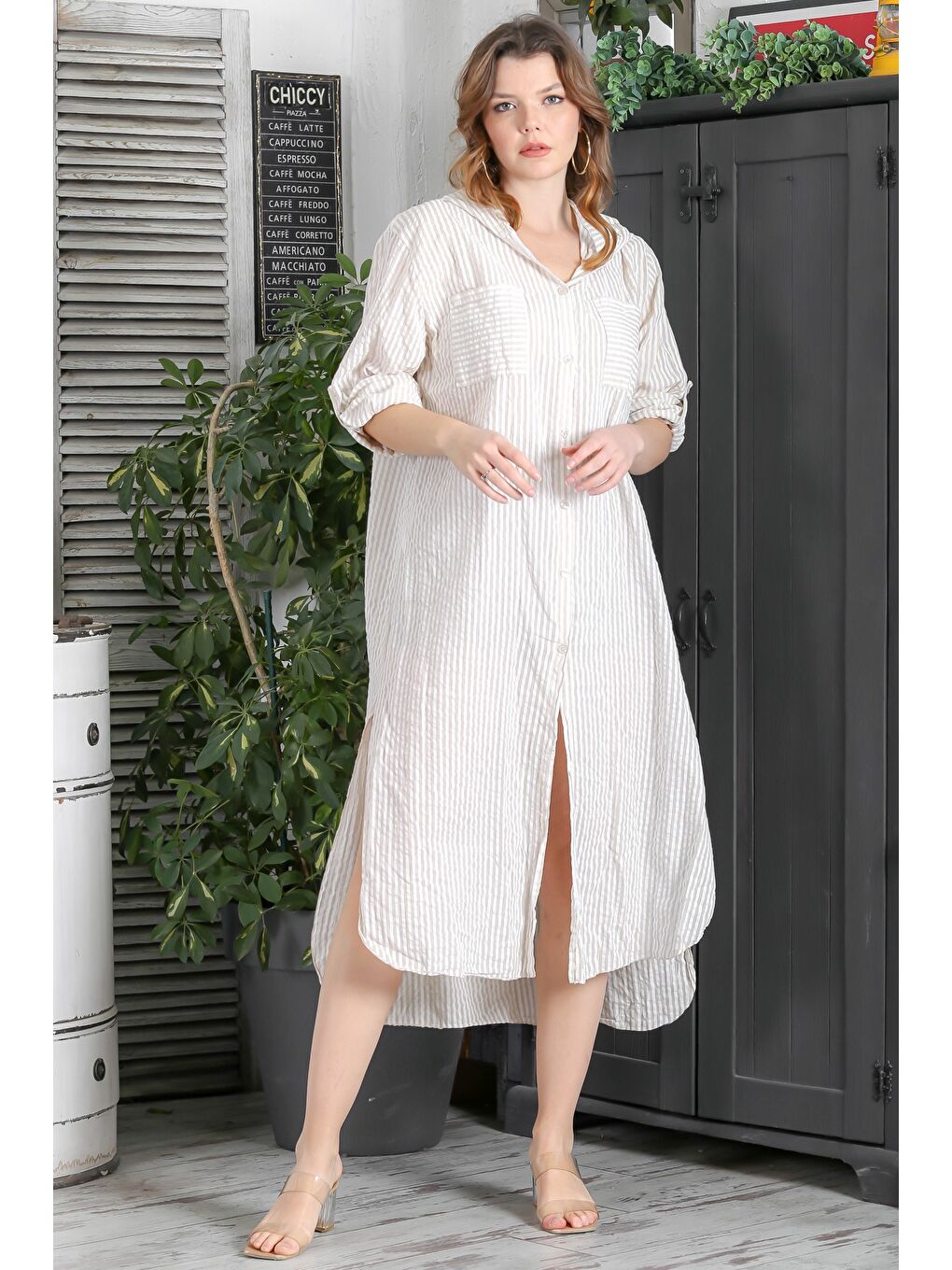 İtalyan Beyaz Bej Kapüşonlu Düğmeli Uzun Kollu Çizgili Çift Cepli Yırtmaçlı Dokuma Elbise 130 65-5