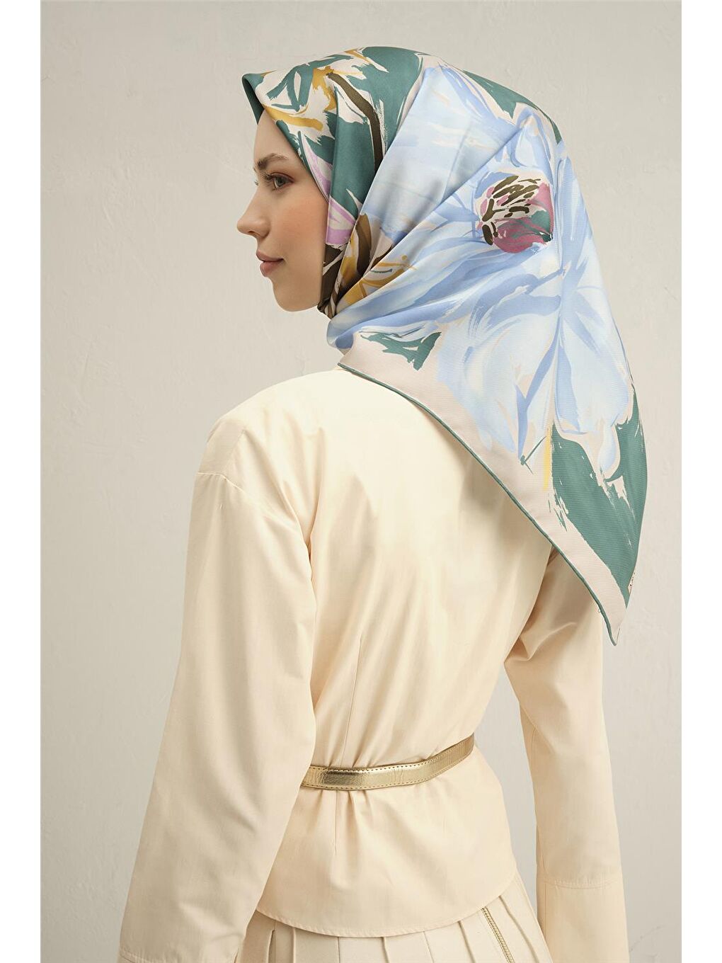 Yeşil Çiçek Desenli Saf İpek Twill Eşarp 9337 50