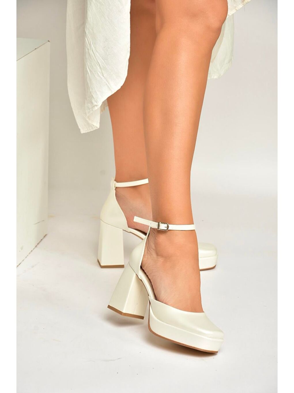 Bej Sedef Kadın Topuklu Ayakkabı Y246043009-2