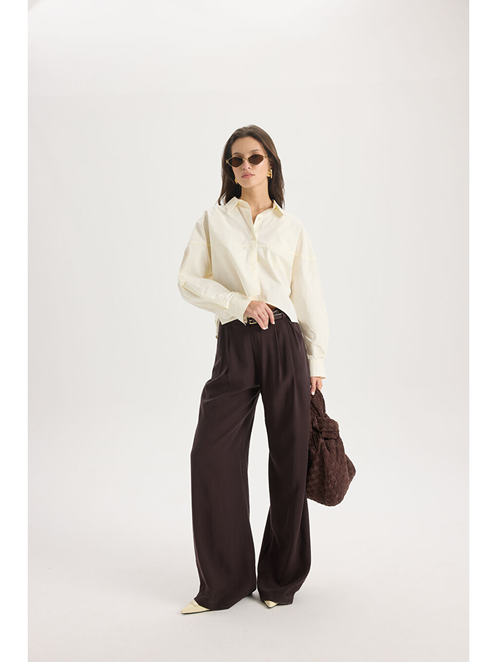 Numen Yırtmaç Detay Ekru Kısa Gömlek-1