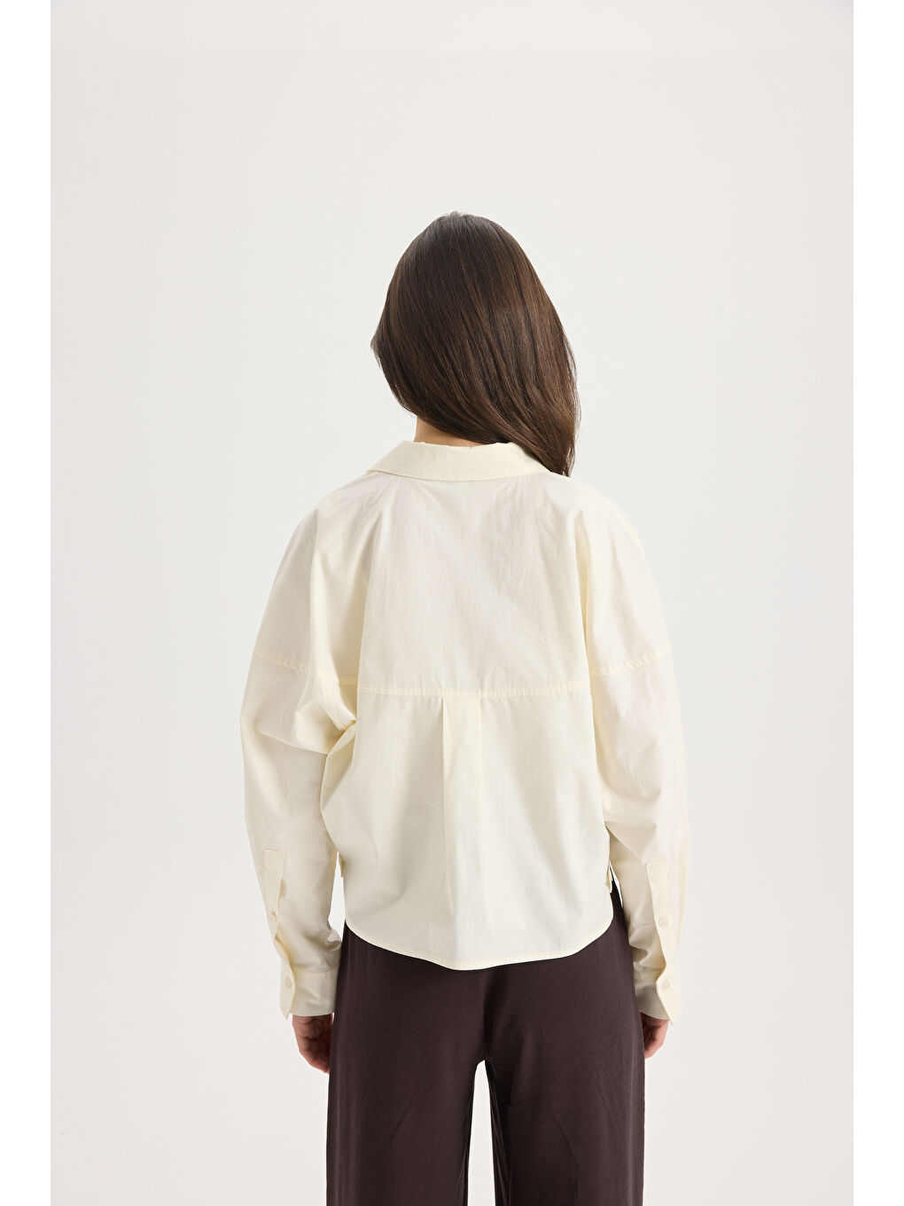 Numen Yırtmaç Detay Ekru Kısa Gömlek-4