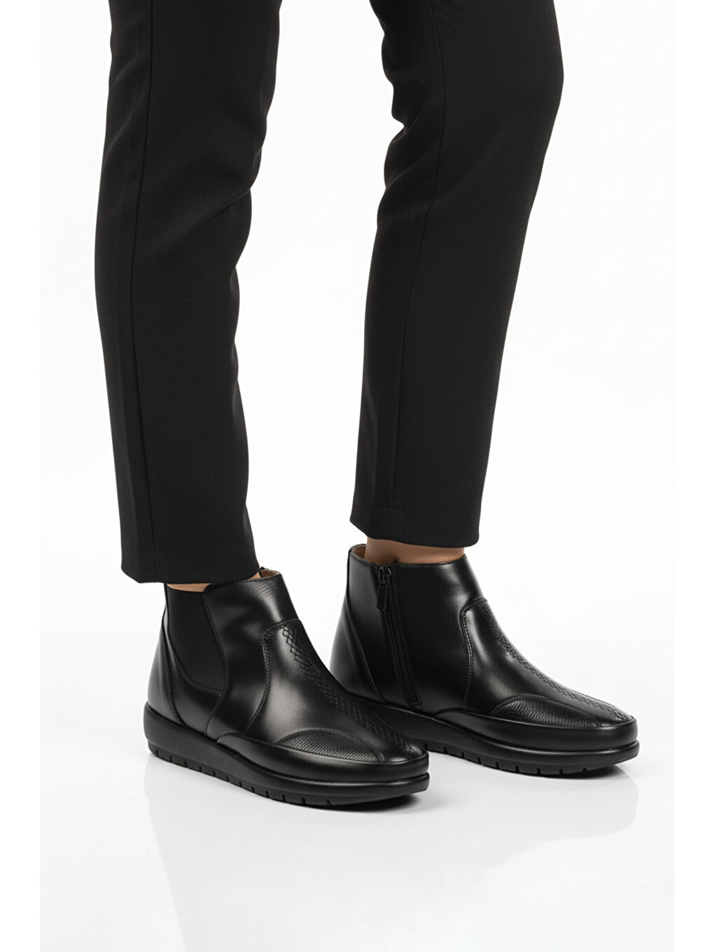 Siyah Jel Taban Anatomik Fermuarlı Kadın Bot 310 Z