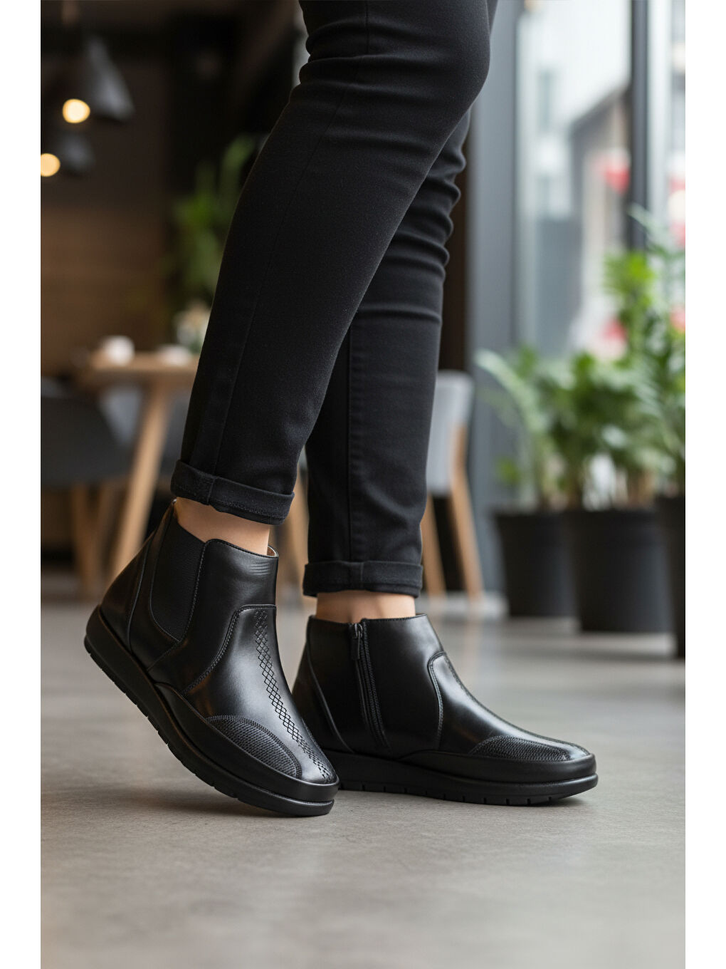 Siyah Jel Taban Anatomik Fermuarlı Kadın Bot 310 Z-2