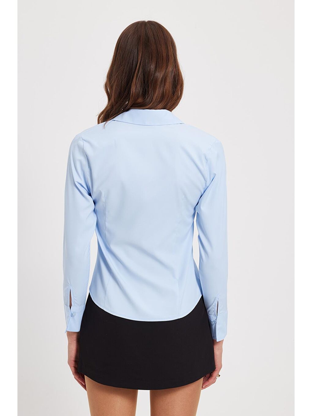 Kadın Slim Fit Dar Kesim Pensli Vucüda Oturan Klasik Yaka Uzun Kollu Elastanlı Mavi Gömlek-6