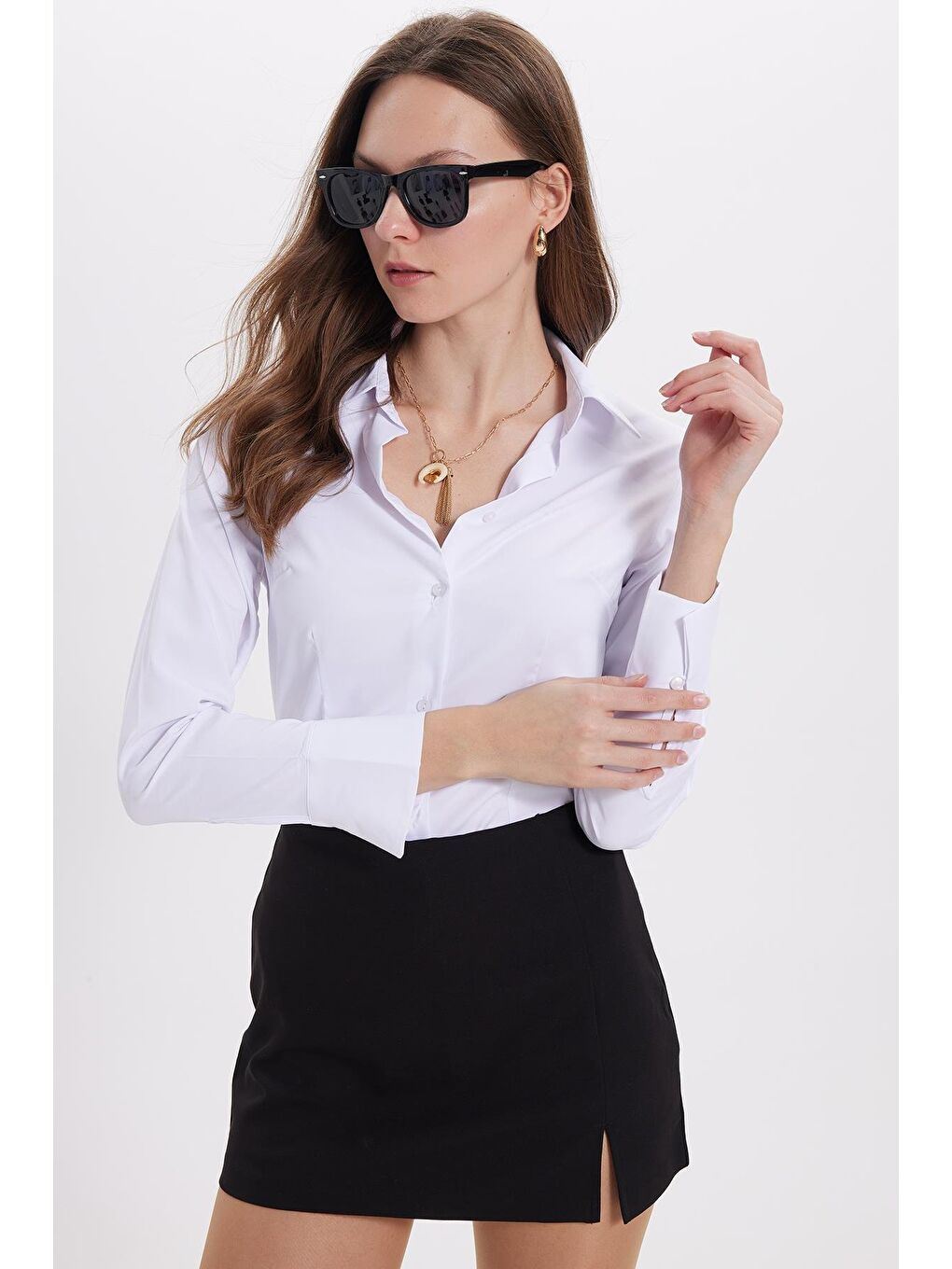 Kadın Slim Fit Dar Kesim Pensli Vucüda Oturan Klasik Yaka Uzun Kollu Elastanlı Beyaz Gömlek-2