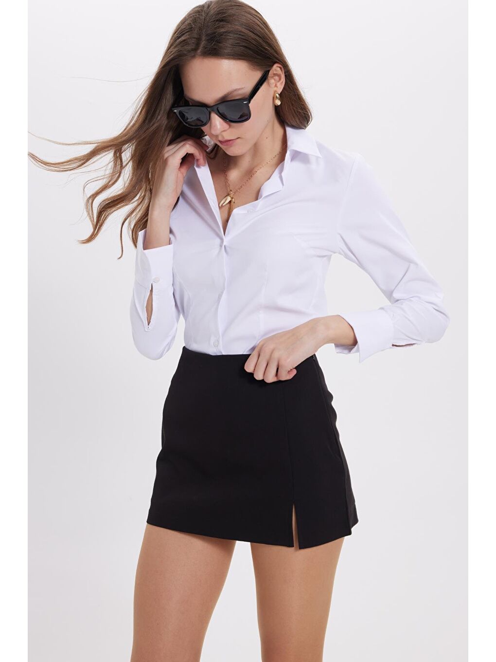 Kadın Slim Fit Dar Kesim Pensli Vucüda Oturan Klasik Yaka Uzun Kollu Elastanlı Beyaz Gömlek-5