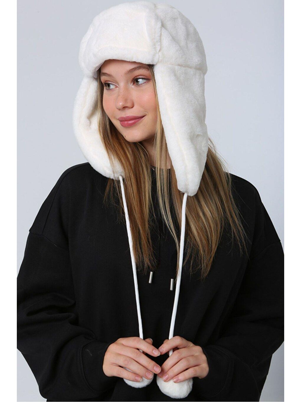 Kadın Ekru Kürklü Kulaklıklı Pelüş Şapka Bere1103-4