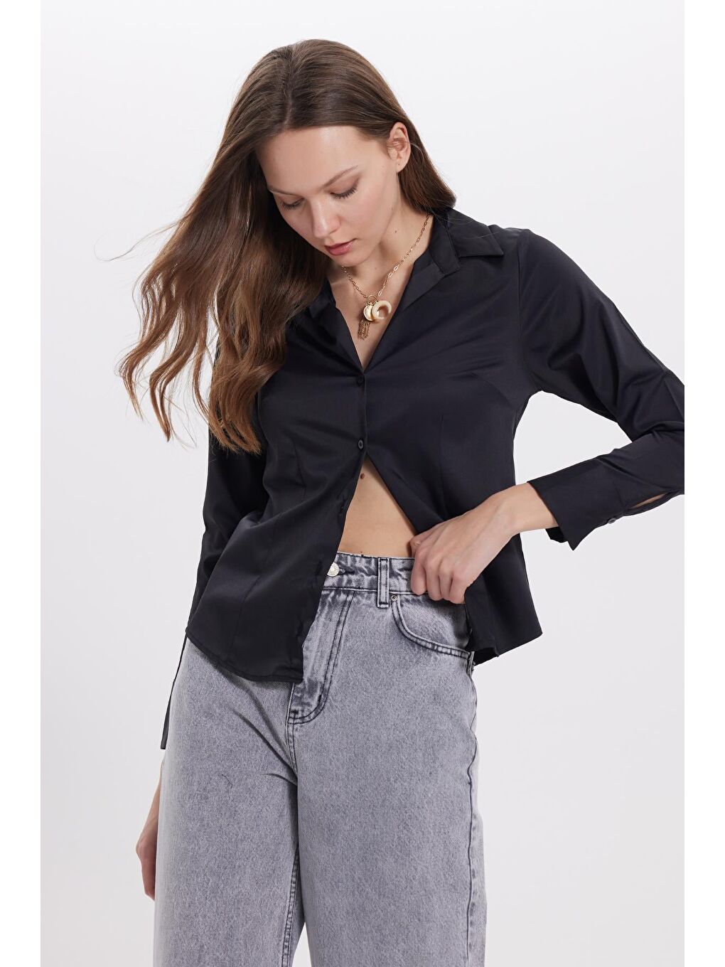Kadın Slim Fit Dar Kesim Pensli Vucüda Oturan Klasik Yaka Uzun Kollu Elastanlı Siyah Gömlek-1