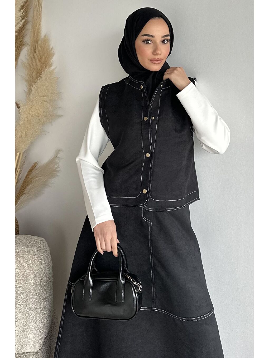 Siyah Bisiklet Yaka Body Süet Yelek Etek Tesettür Üçlü Takım-3