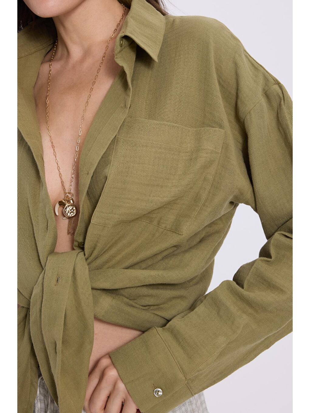 Kadın Oversize Geniş Kesim %100 Pamuk Müslin Kumaş Uzun Kollu Cepli Dokulu Haki Gömlek-2