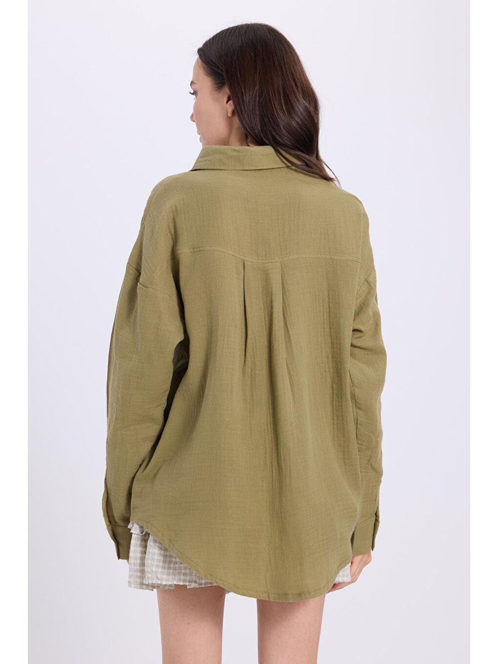 Kadın Oversize Geniş Kesim %100 Pamuk Müslin Kumaş Uzun Kollu Cepli Dokulu Haki Gömlek-6