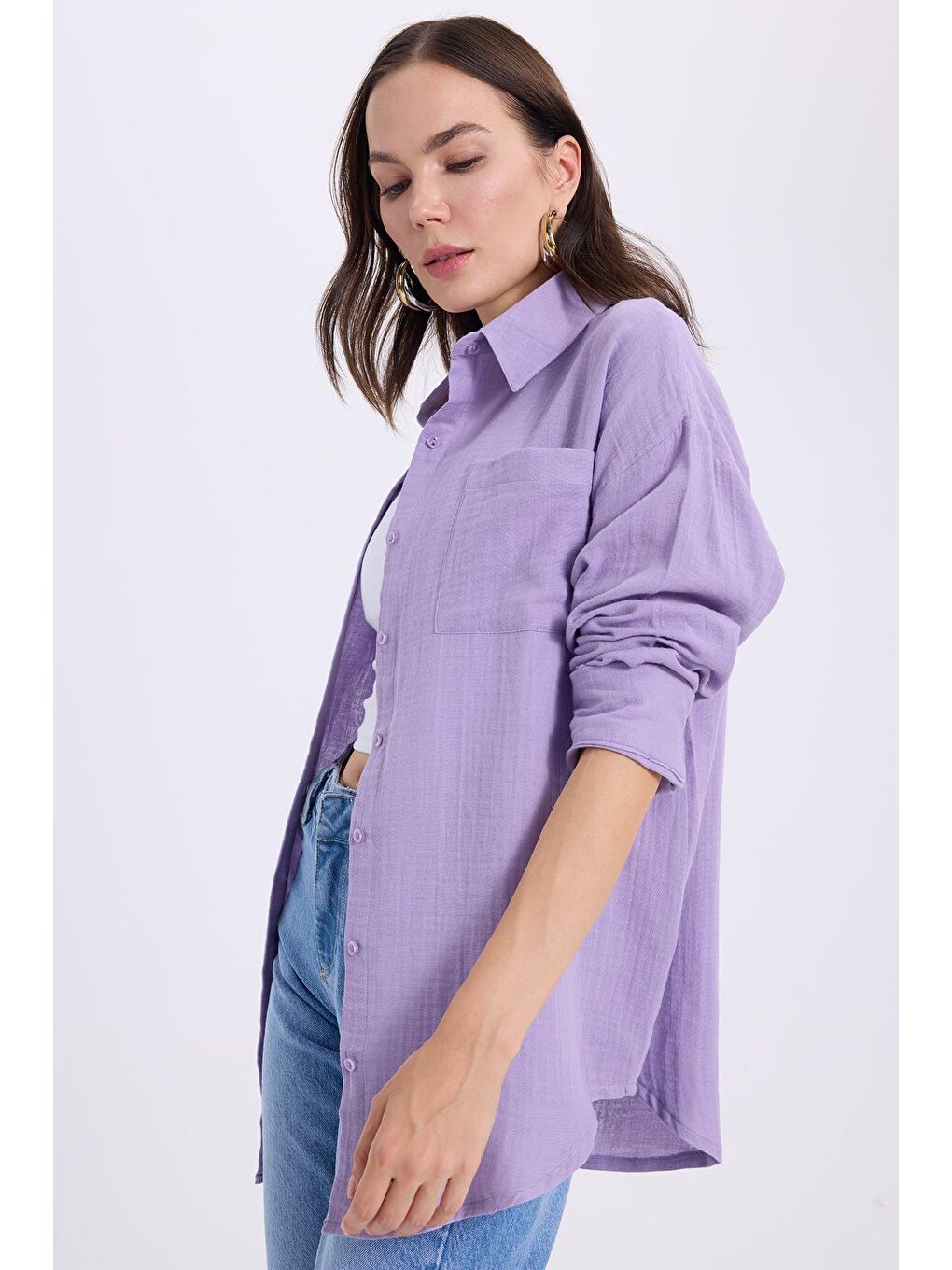 Kadın Oversize Geniş Kesim %100 Pamuk Müslin Kumaş Uzun Kollu Cepli Dokulu Açık Mor Gömlek-4