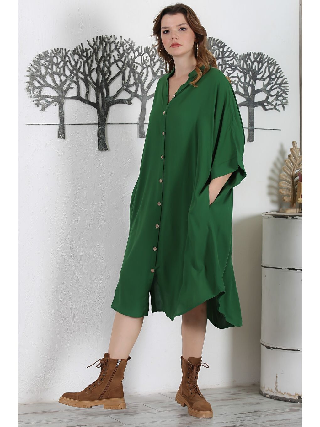 Çam Yeşili Hakim Yaka 3/4 Kol Düğmeli Gizli Cepli Casual Oversize Dokuma Elbise 121 87-3