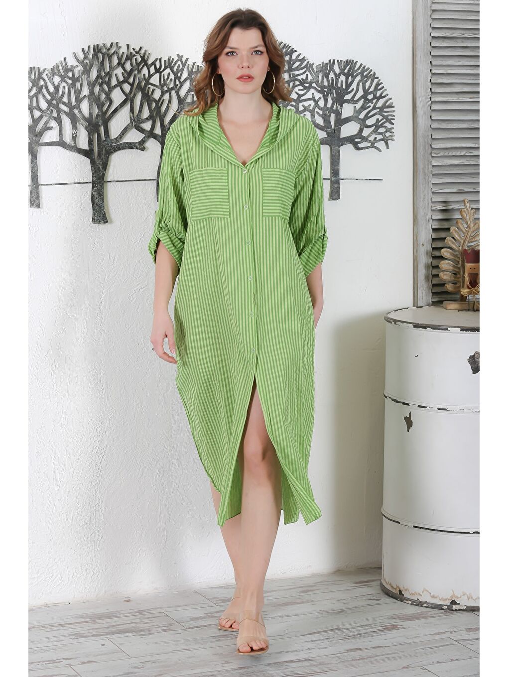 İtalyan Fıstık Yeşili Kapüşonlu Düğmeli Uzun Kollu Çizgili Çift Cepli Yırtmaçlı Dokuma Elbise 130 65-2