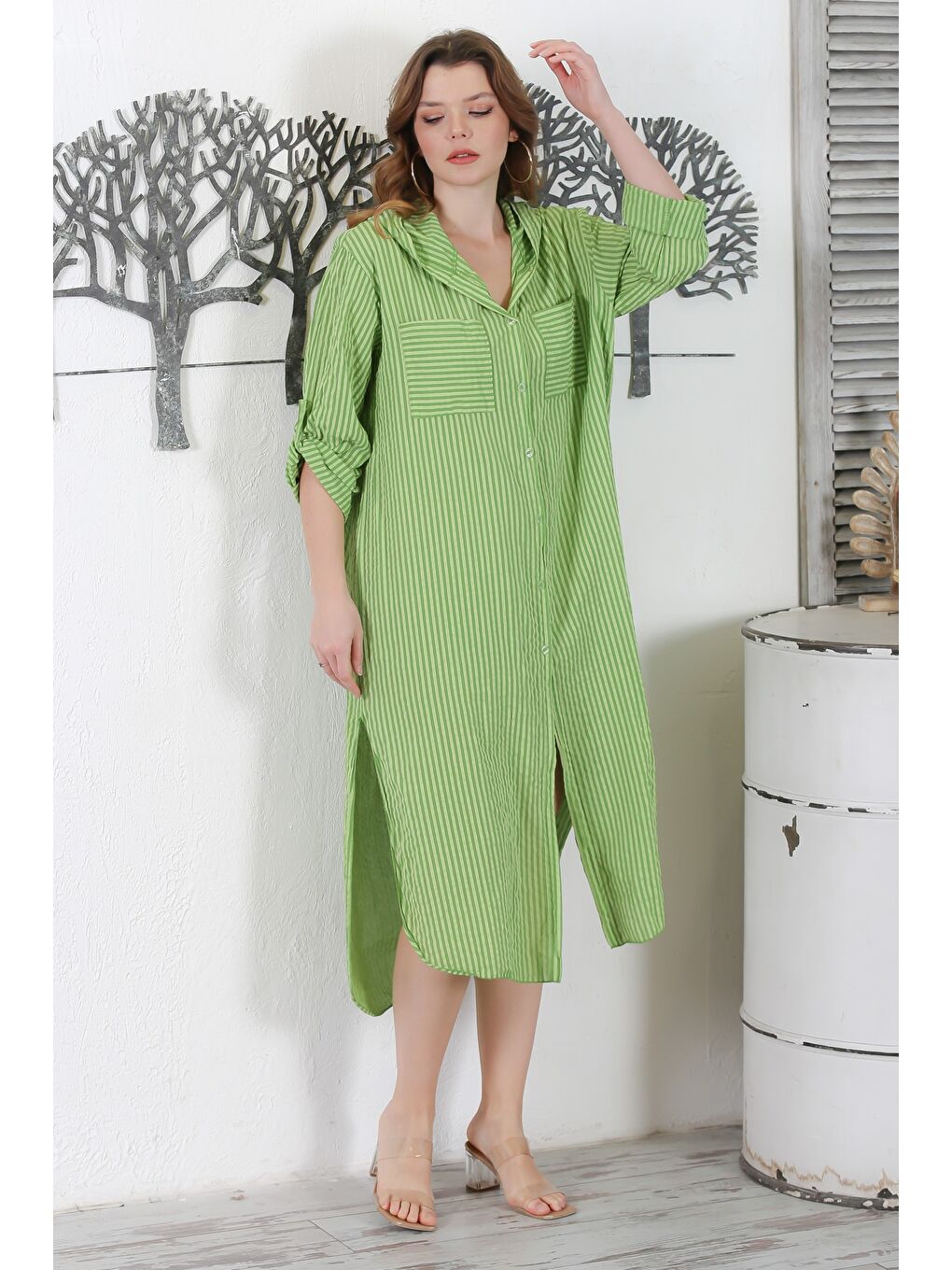 İtalyan Fıstık Yeşili Kapüşonlu Düğmeli Uzun Kollu Çizgili Çift Cepli Yırtmaçlı Dokuma Elbise 130 65-4