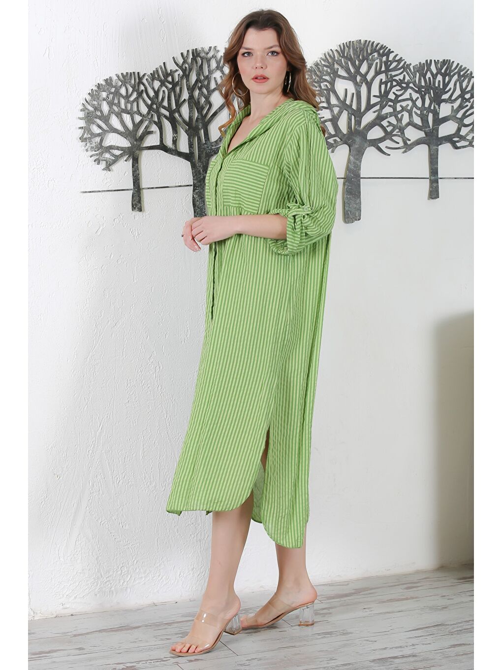 İtalyan Fıstık Yeşili Kapüşonlu Düğmeli Uzun Kollu Çizgili Çift Cepli Yırtmaçlı Dokuma Elbise 130 65-5