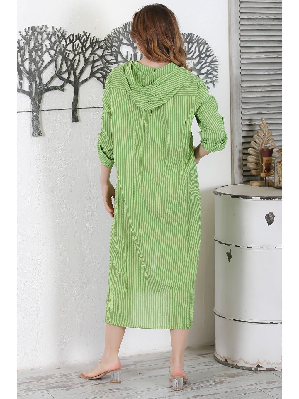 İtalyan Fıstık Yeşili Kapüşonlu Düğmeli Uzun Kollu Çizgili Çift Cepli Yırtmaçlı Dokuma Elbise 130 65-6