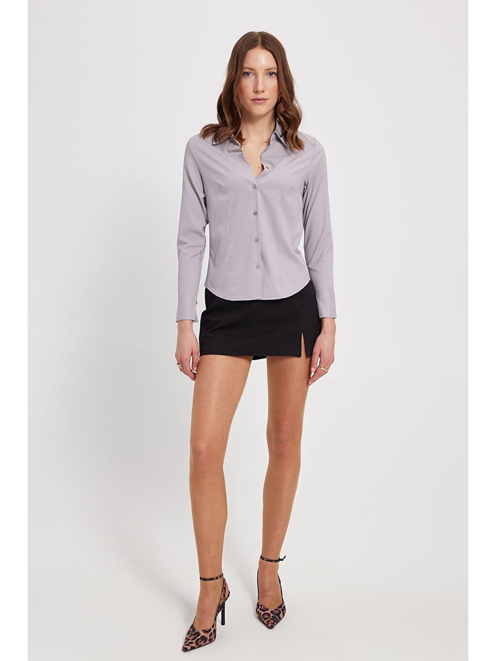 Kadın Slim Fit Dar Kesim Pensli Vucüda Oturan Klasik Yaka Uzun Kollu Elastanlı Gri Gömlek-2
