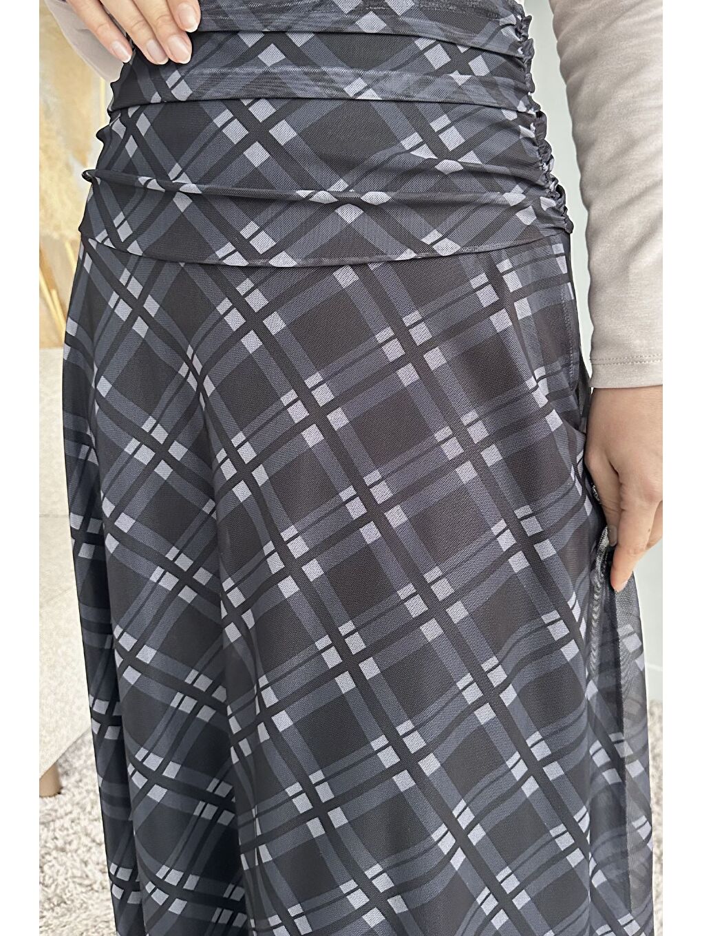 Siyah Bel Büzgü Detaylı Desenli Tesettür Kiloş Etek-9