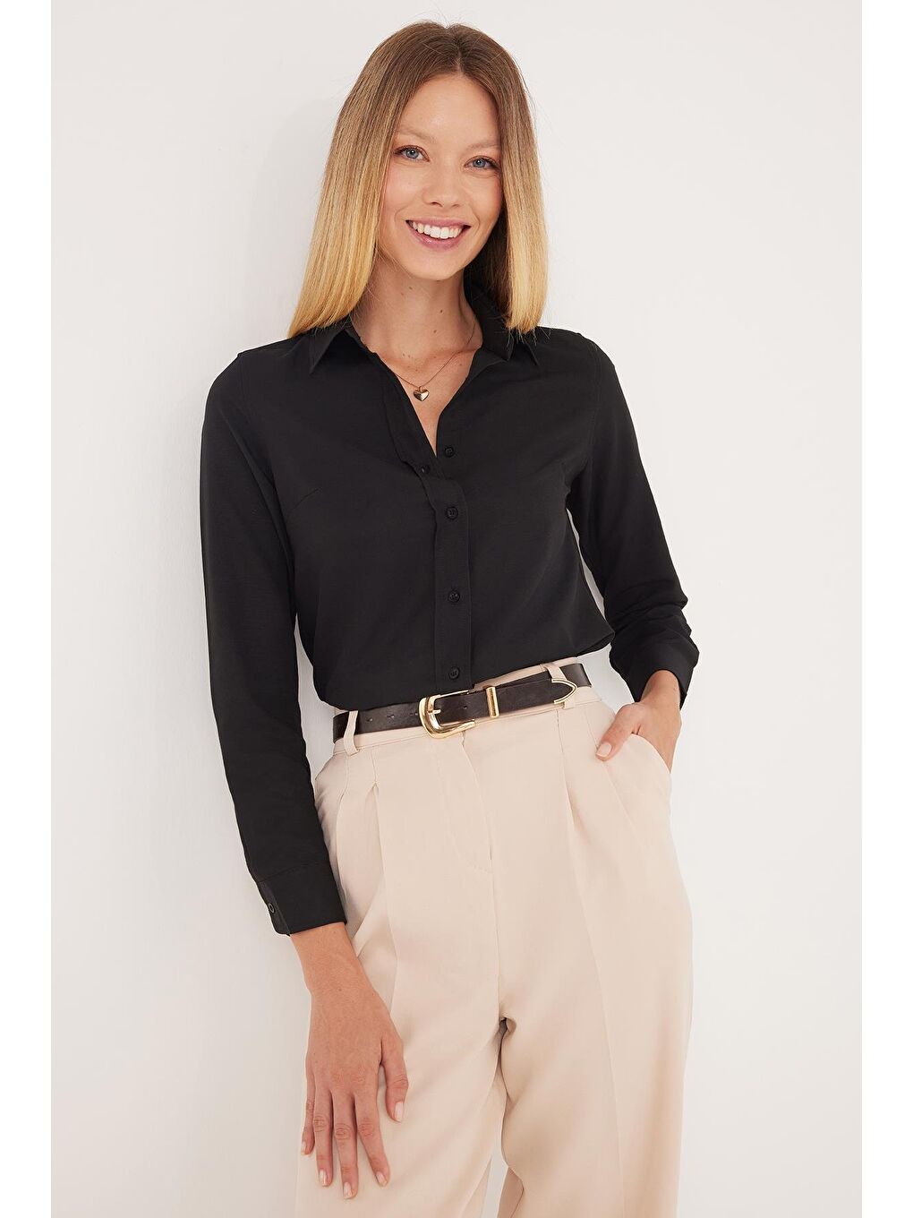 Kadın Slim Fit Dar Kesim Uzun Kollu Pamuklu Vücuda Oturan Dokulu Siyah Basic Gömlek