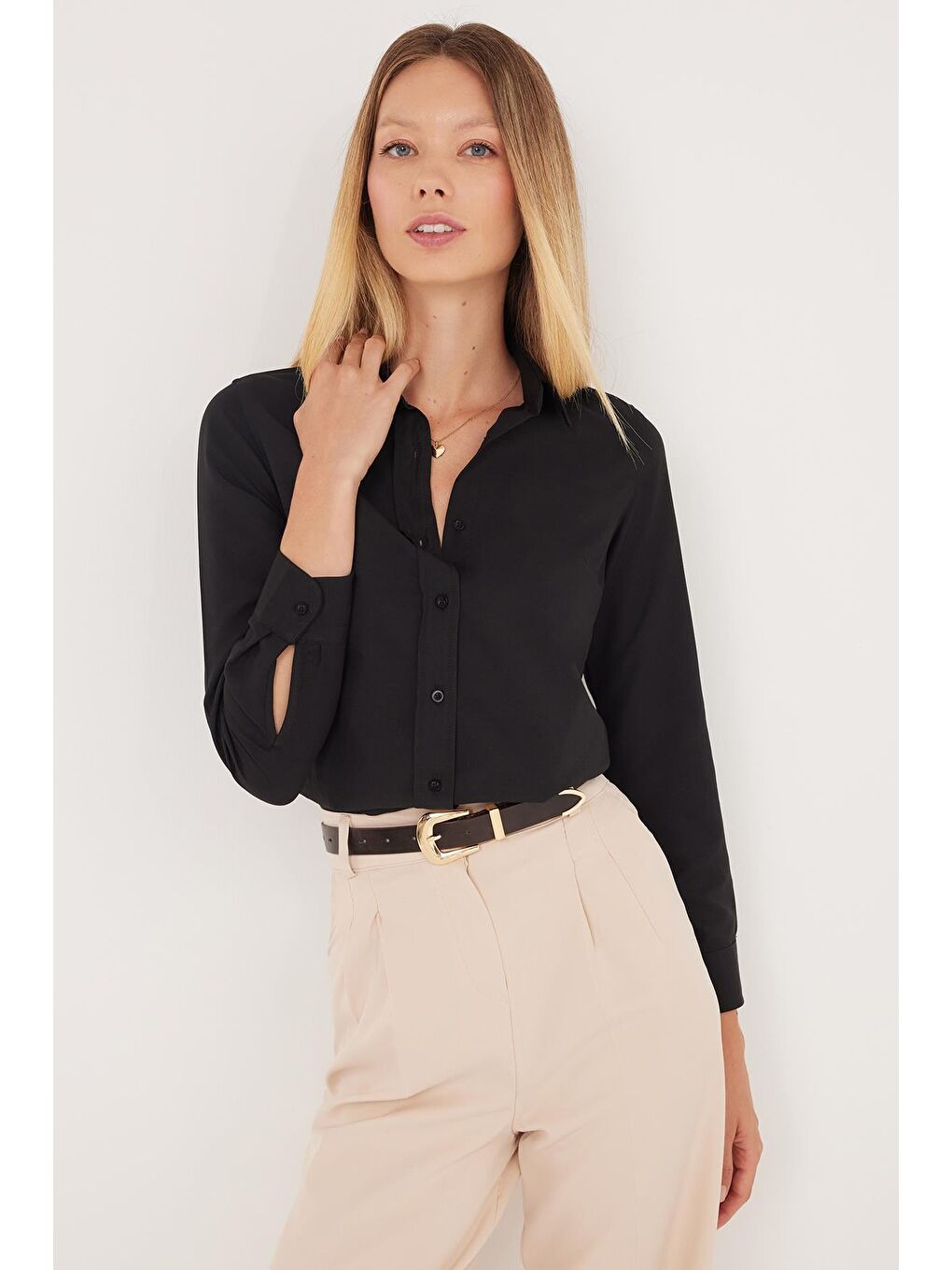 Kadın Slim Fit Dar Kesim Uzun Kollu Pamuklu Vücuda Oturan Dokulu Siyah Basic Gömlek-1