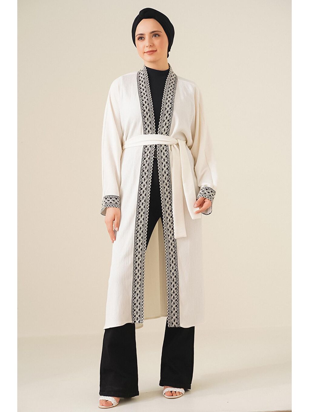 5865 Nakışlı Örme Uzun Kimono - Beyaz