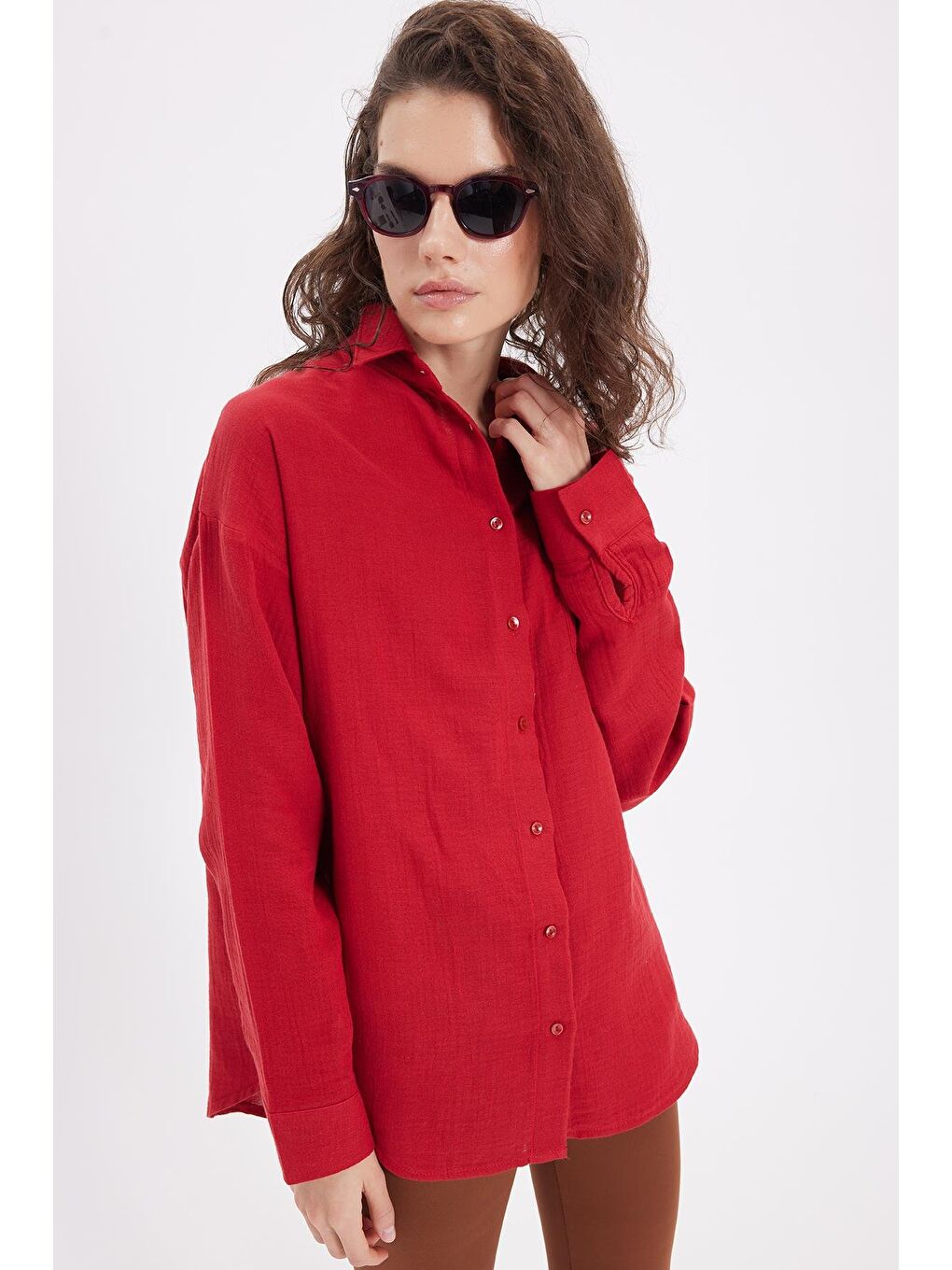 Kadın Oversize Geniş Kesim %100 Pamuk Müslin Kumaş Uzun Kollu Cepli Dokulu Bordo Gömlek-4